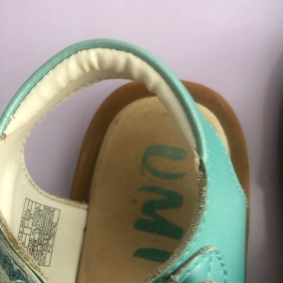 Free Umi leather upper sandal with padded heel strap velcro width adjustments - Picture 5 of 9